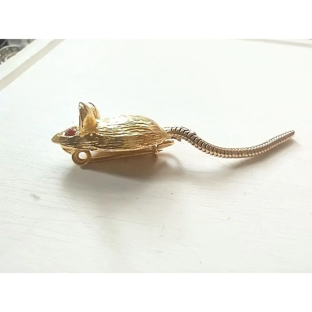 Vintage Gerry's 60's Small Mouse Pin Brooch Gold Tone Red Rhinestone Eyes - Picture 3 of 6